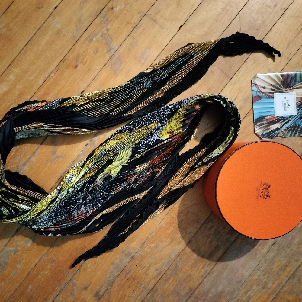 Hermes pleated scarf with box & instructions